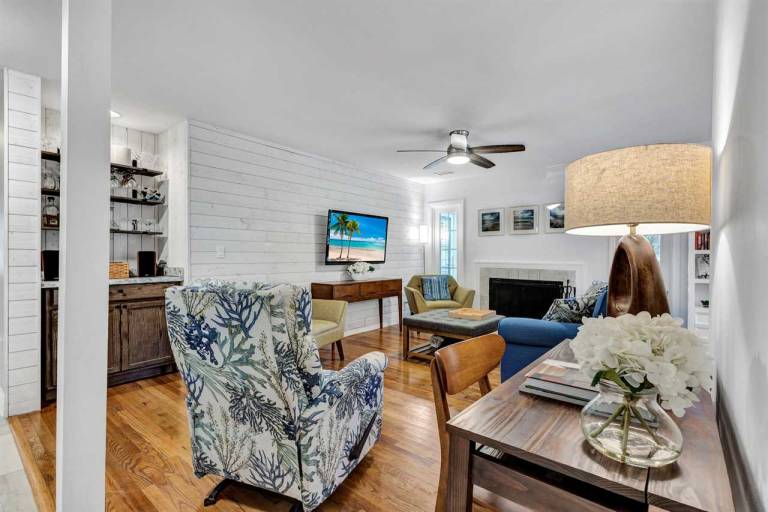 Fully equipped condo with yard, pool & grill | Pets allowed — photo 4