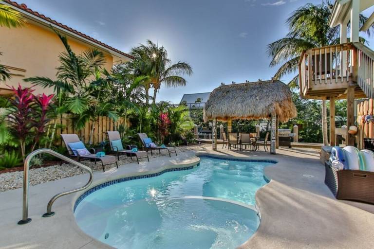 REDUCED! Manatee Cove - 4 BR/2 BA with Pool/Hot Tub on a canal! — photo 5