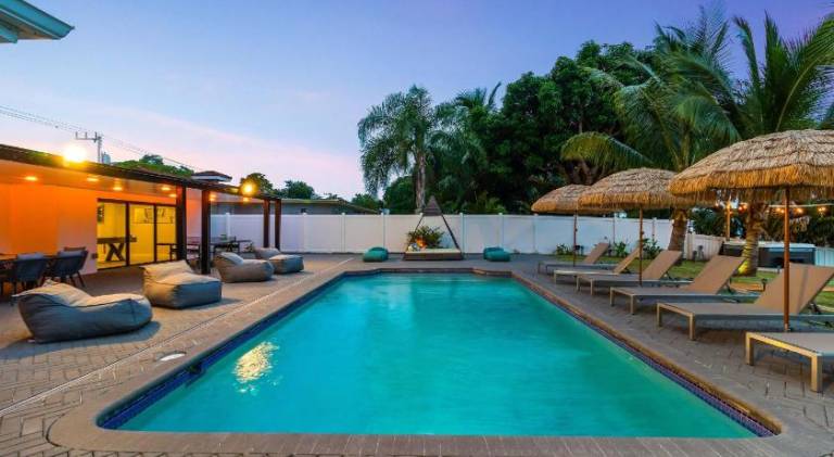 Vacation home with 5 rooms for 15 persons in Aventura, FL