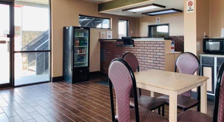 Economy Inn Holland — photo 3