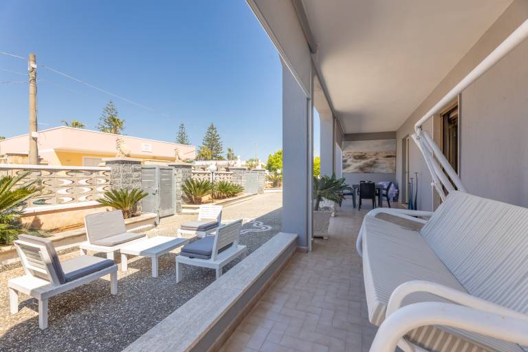 Villa with terrace — photo 3