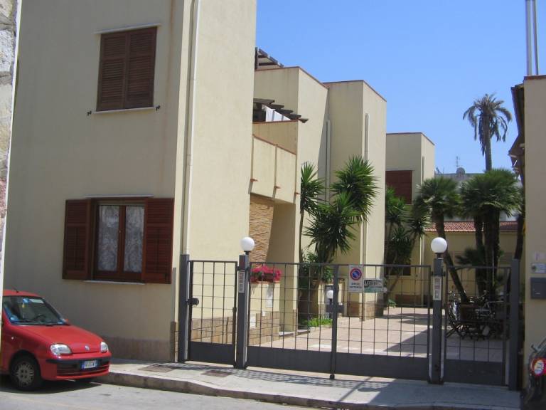 Family-oriented apartment with terrace | Close to the beach | Dogs allowed — photo 3