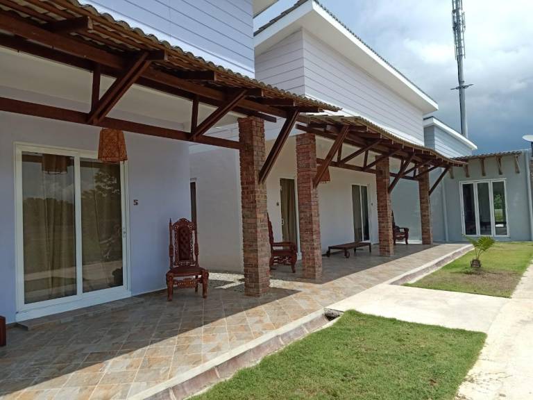 House Kampung Bukit Nau
