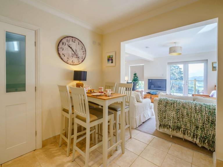 Fully equipped beautiful cottage with yard & BBQ | Water view | Pets are welcome — photo 4
