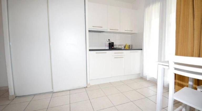 Rental apartment with patio & private pool — photo 4