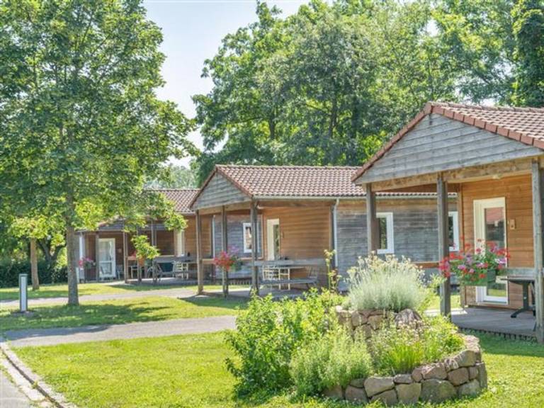 Chalet with patio | Pets are welcome — photo 3
