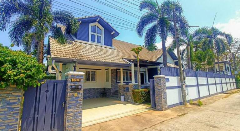 Villa with jacuzzi & pool — photo 4