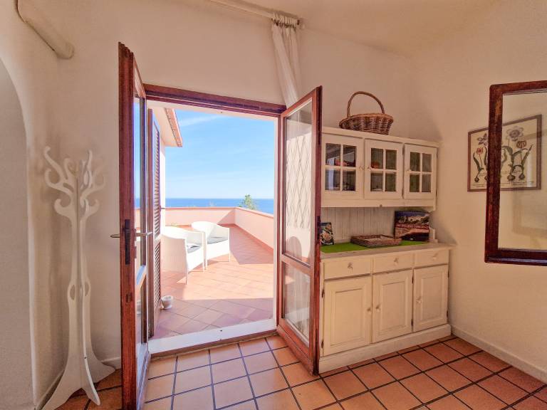 Holiday Home 'Trilocale Maestrale Beach' with Sea View, Terrace and Air Conditioning — photo 2
