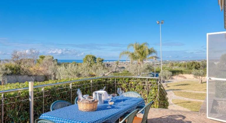 Holiday apartment with pool, grill & yard | Pet-friendly — photo 5