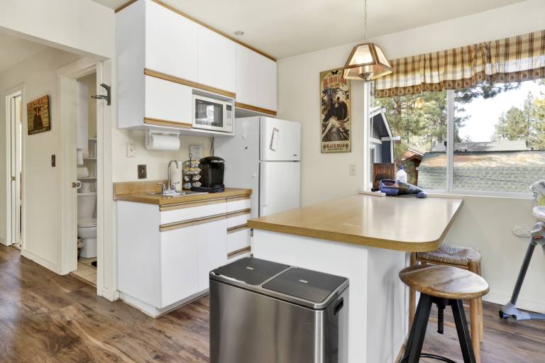 Green Squirrel Chateau Family & Pet Friendly Game Room Walk to Lake, Marina & Ski Shuttle — photo 5