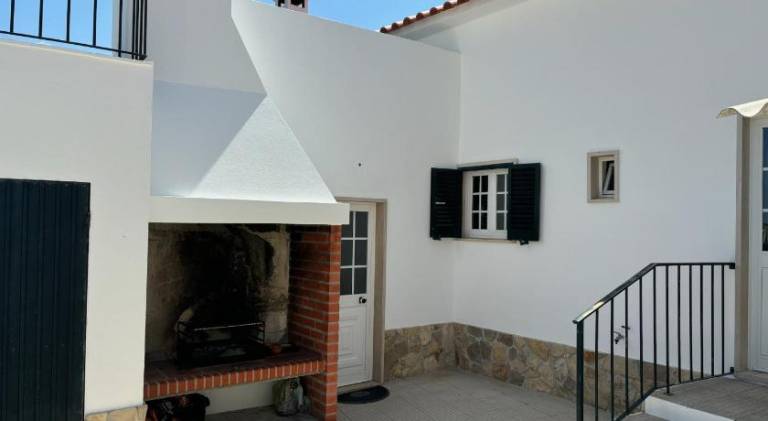 House with barbeque, patio & garden — photo 5