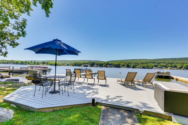 Greenwood Lake House w Dock & Waterfront Views