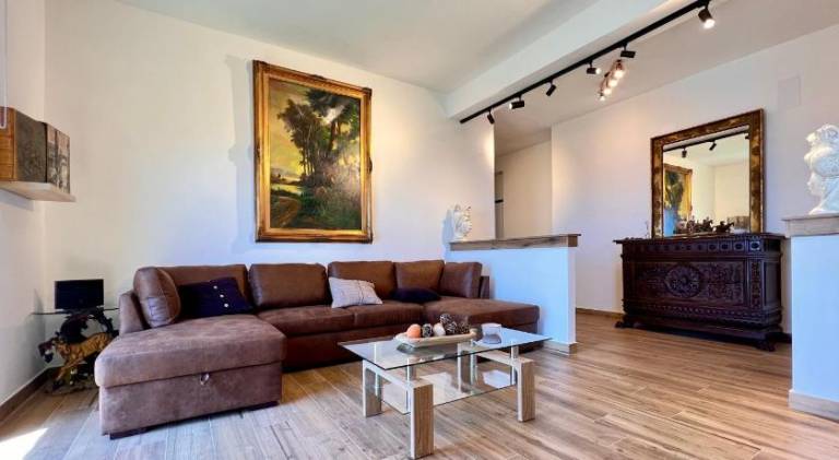 Carrubba's luxury home — photo 4