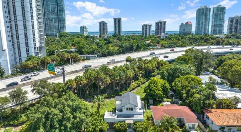 Vacation home with 4 rooms for 7 persons in Miami, FL