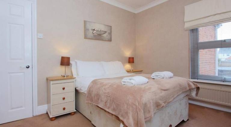 House with 3 rooms for 12 persons in Andover