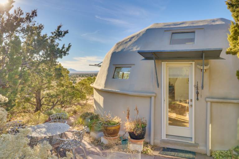 Santa Fe Geo Dome w/ Trail Access & Views — photo 2