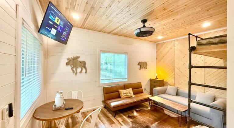Vacation home with jacuzzi — photo 2