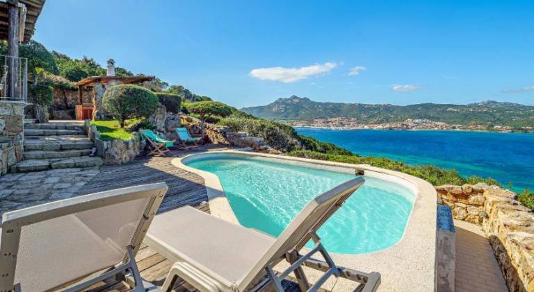 Villa with pool in Baja Sardinia