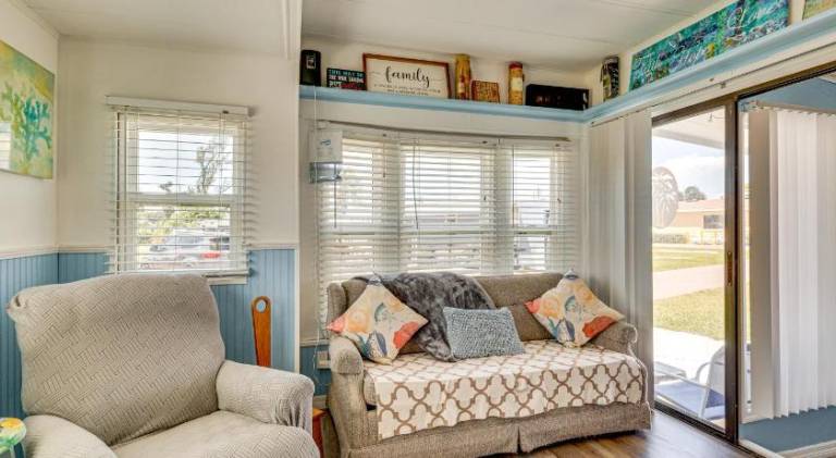 3 Mi to Ft Myers Beach Coastal Home Near LeeTran! — photo 2