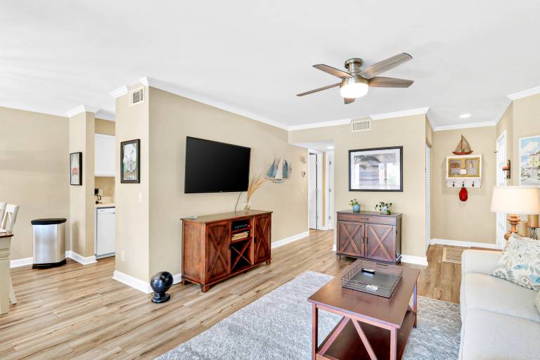 2381 Lighthouse Tennis: Pet Friendly 1 Bedroom, Free Bikes, Pool, Tennis — photo 3