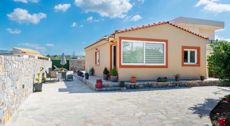 Villa with hot tub, yard & patio | Beach nearby | Good for workation | Dogs allowed — photo 4