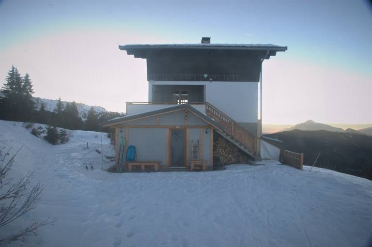 Fully equipped pleasant rental apartment with BBQ, yard & terrace | Garden view | Next to the ski | Dogs allowed — photo 4