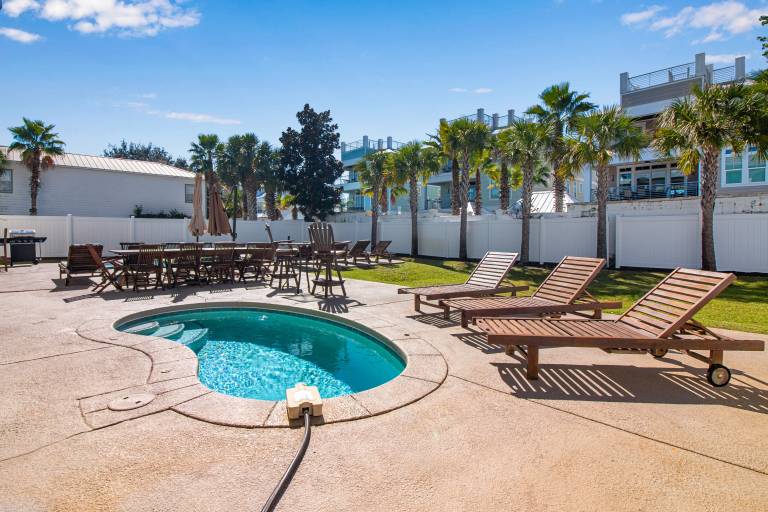 ️ Walking on Sunshine Golf Cart & Movie Theater 2 Pools FREE Parasailing & Golf — photo 4