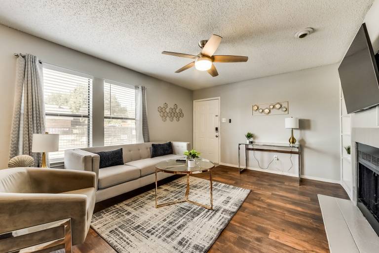 I45 –World Cup Stay - 18 min to AT&T - Sleeps 2 - Public Transit — photo 2