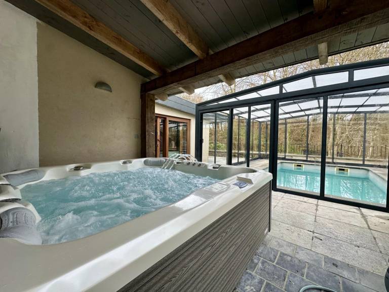 Superb luxury group house with swimming pool — photo 3