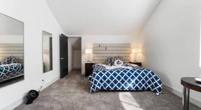 Bright Big City Lights Your Home Near the Strip — photo 2