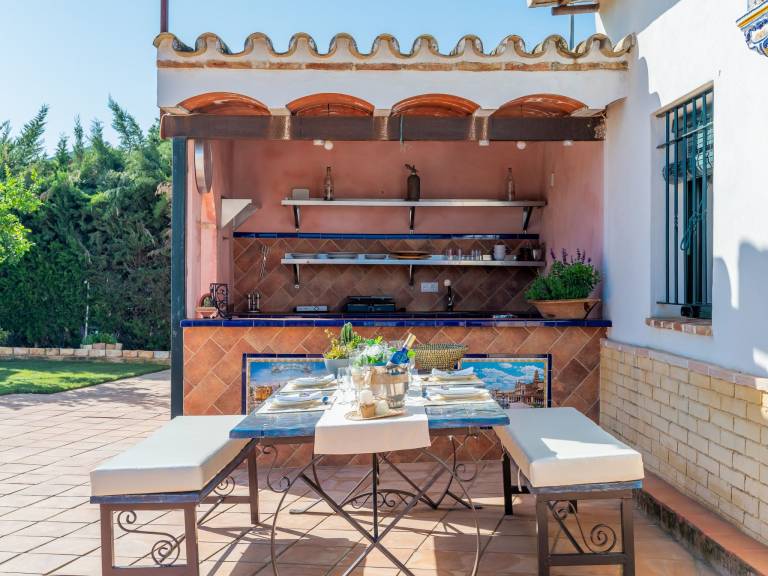 Vacation home with terrace, private pool & garden — photo 5