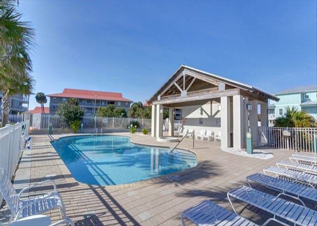 Fully equipped vacation home with pool, barbeque & jacuzzi | Beach nearby | Dogs allowed in Pensacola, FL