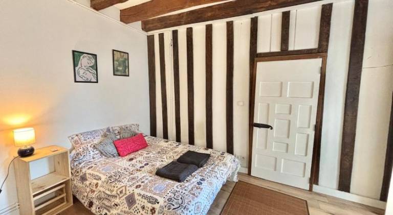 Apartment with 2 rooms for 6 persons in Laval
