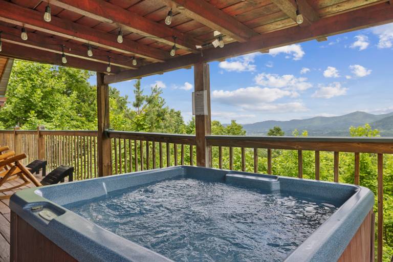 Child-friendly vacation home with grill, hot tub & fast internet | Mountain view | Pets are welcome — photo 4