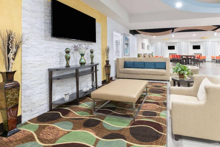 Days Inn & Suites by Wyndham Lubbock Medical Center — photo 3