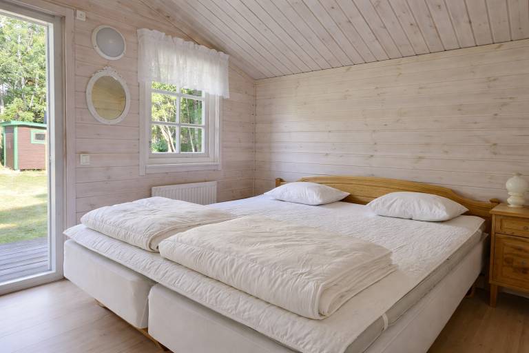 Chalet with sauna, patio & private pool | Nature view — photo 3