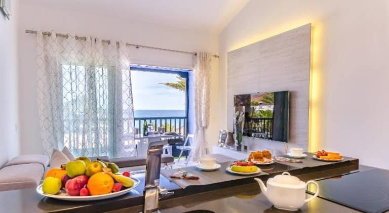 Fully equipped vacation home with terrace, hot tub & heated pool | Close to the beach | Perfect for remote work | Pets are welcome in San Bartolomé de Tirajana