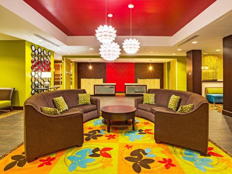 La Quinta Inn & Suites by Wyndham Starkville at MSU — photo 3
