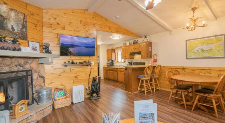 Moonridge Mountain - Great Cabin with all the amenities and great location! Hot tub! — photo 2