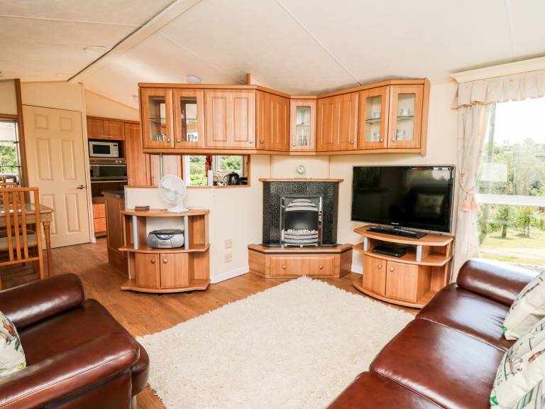 Child-friendly pleasant cottage with yard & jacuzzi | Pets are welcome — photo 5