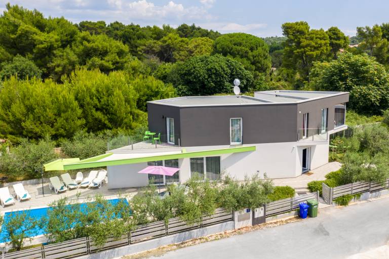 Villa with terrace, heated pool & BBQ | Sea view — photo 4