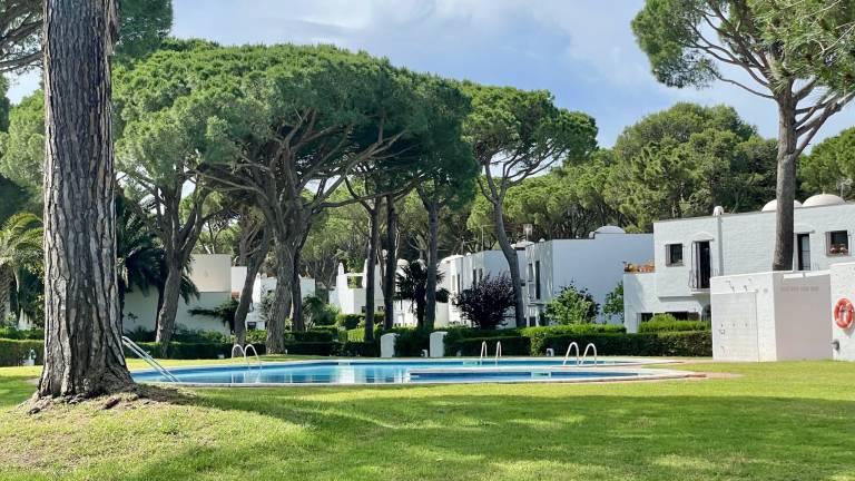 Pleasant house with terrace, barbeque & pool | Pet-friendly — photo 3