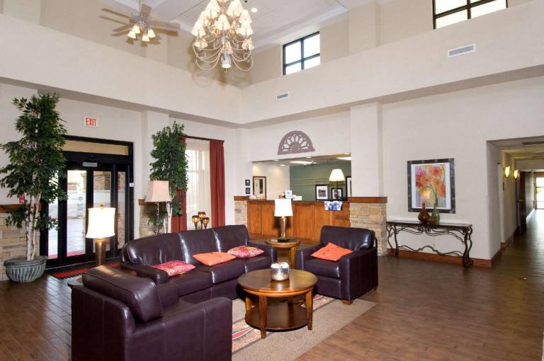 Hampton Inn & Suites Springfield — photo 3