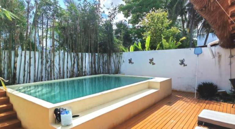 Vacation home with pool — photo 5