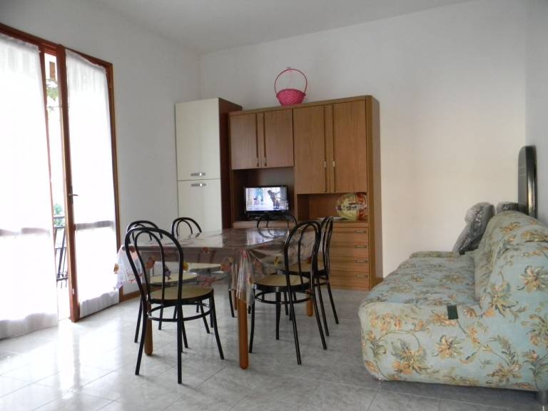 Holiday apartment with patio, BBQ & garden — photo 4