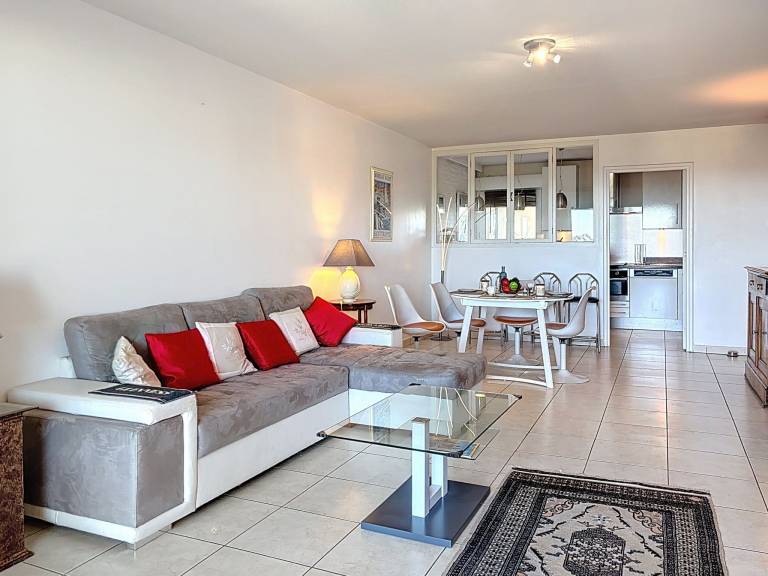 Child-friendly holiday apartment with garden, pool & patio | Sea view | Pets allowed — photo 3