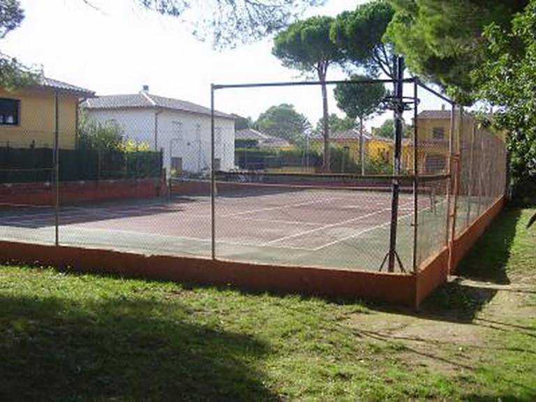Villa with barbecue, garden & pool — photo 5