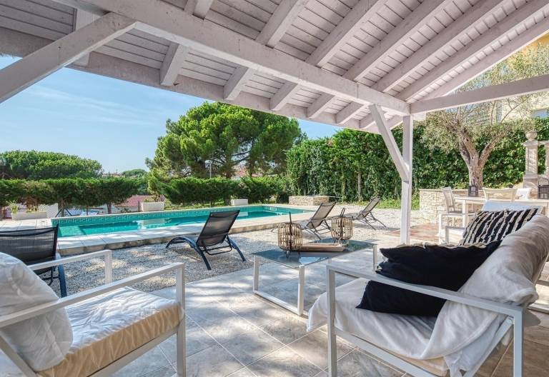 Villa with private pool, BBQ & garden | Garden view — photo 2