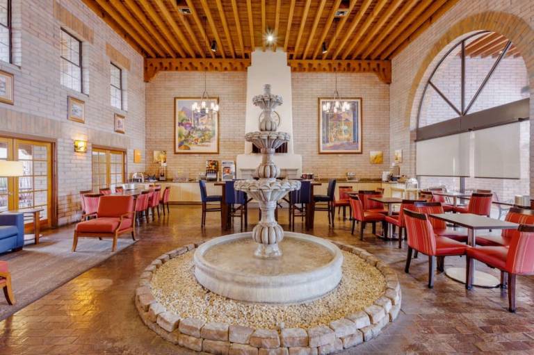 Comfort Suites Tucson near Sabino Canyon