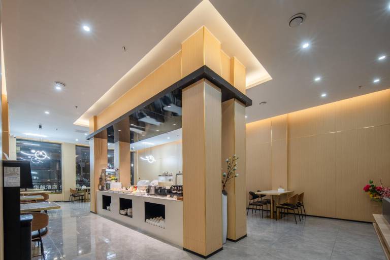 HuaHang Hotel - Free Shuttle&Free Breakfast - CAN — photo 2